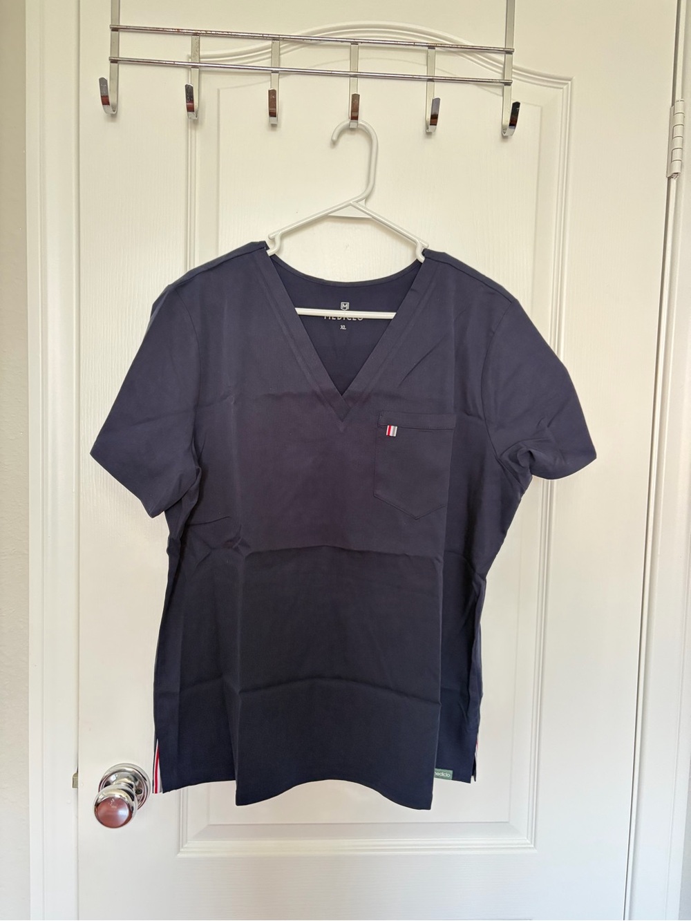 Mediclo Navy V-Neck Medical Scrub Top - Short Sleeve